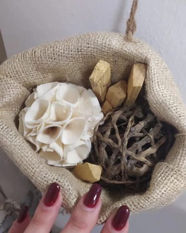 Bolsa con elementos de la naturaleza